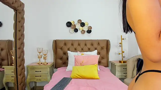 maria 09  online show from April 16, 2026, 7:14 pm