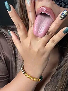 queen-panda online show from February 15, 2026, 9:36 pm