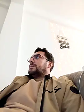 Snapshot of NatanCasad0 chatting on February 8, 2026, 8:39 pm NatanCasad0 online show from February 8, 2026, 8:39 pm