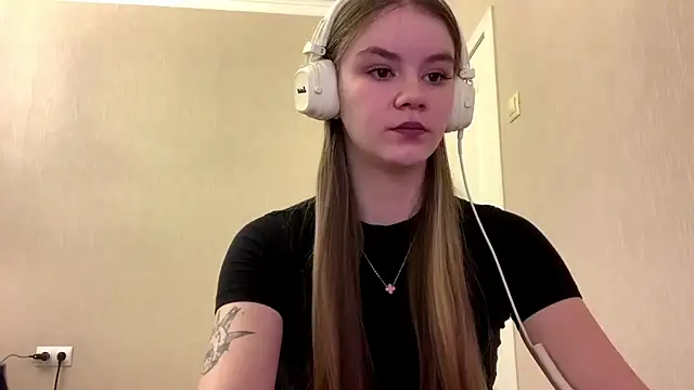 AgnesShy  online show from March 2, 2026, 7:26 am