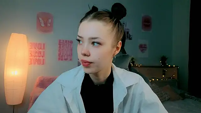 Snapshot of Vexnexe chatting on February 3, 2026, 4:21 am Vexnexe online show from February 3, 2026, 4:21 am