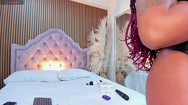 Snapshot of StacyMoon_ chatting on February 17, 2026, 5:05 am StacyMoon online show from February 17, 2026, 5:05 am