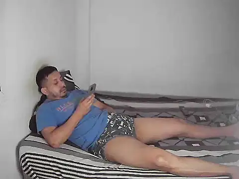 Snapshot of JonatanBail chatting on February 8, 2026, 11:35 pm JonatanBail online show from February 8, 2026, 11:35 pm