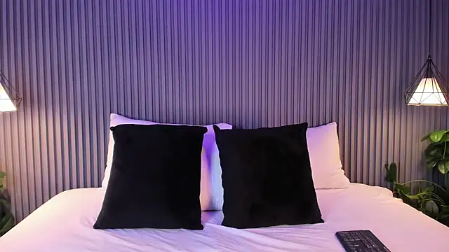 Yalezka  online show from April 18, 2026, 4:48 am