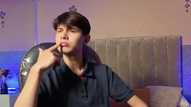 Snapshot of Derek_Sinn chatting on February 28, 2026, 7:46 pm Derek Sinn online show from February 28, 2026, 7:46 pm