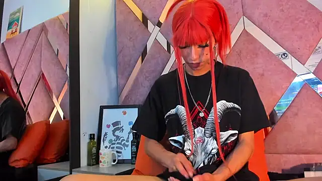 MeghanQueen   online show from May 12, 2026, 5:37 am
