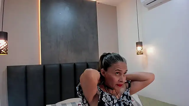 THALIAGRAY   online show from February 10, 2026, 2:54 am