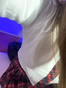 Snapshot of kloe__t18 chatting on February 12, 2026, 12:16 pm kloe t18 online show from February 12, 2026, 12:16 pm