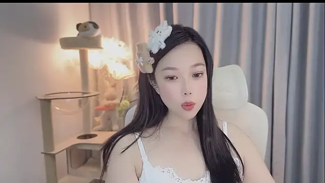 Yumi yuni online show from May 11, 2026, 2:45 pm