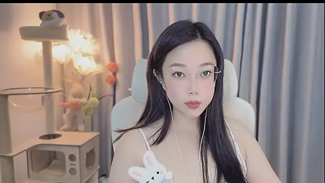 Yumi yuni online show from May 10, 2026, 3:03 pm