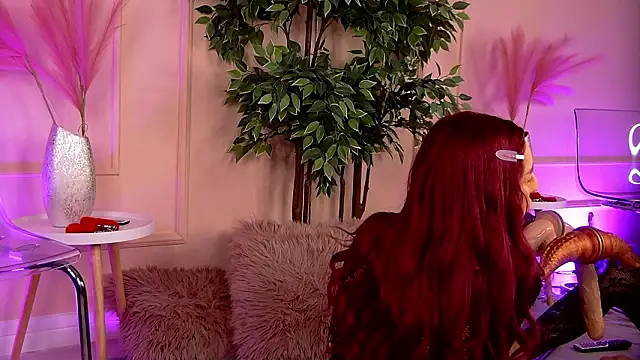 CrystalRedd online show from March 12, 2026, 5:55 am