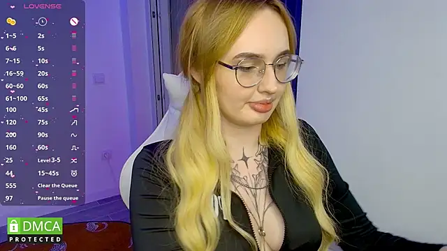 AdeLuna online show from May 28, 2026, 9:43 pm