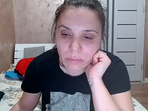 LorraGrey online show from April 1, 2026, 7:33 pm