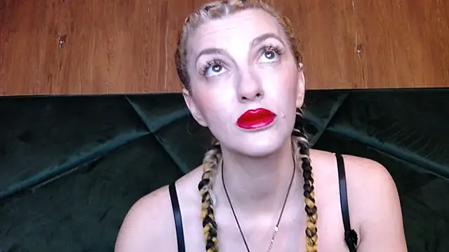 Snapshot of LannaQuinn chatting on February 26, 2026, 3:39 am LannaQuinn online show from February 26, 2026, 3:39 am