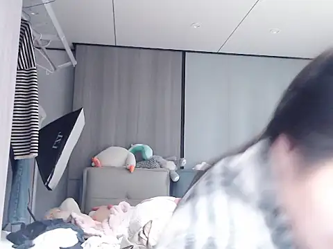 Snapshot of Tsuki-y chatting on February 28, 2026, 2:28 pm Tsuki-y online show from February 28, 2026, 2:28 pm