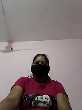 Snapshot of Suhanahotty1 chatting on February 14, 2026, 9:48 pm Suhanahotty1 online show from February 14, 2026, 9:48 pm