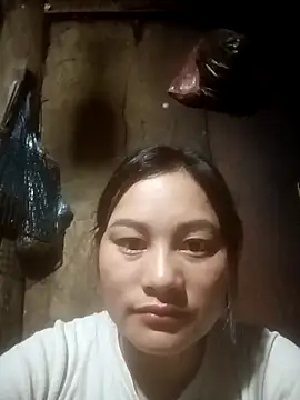 Snapshot of Momo-biki chatting on April 2, 2026, 10:27 pm Momo-biki online show from April 2, 2026, 10:27 pm