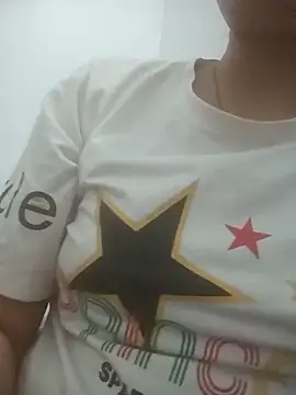 Snapshot of Momo-biki chatting on March 30, 2026, 2:18 pm Momo-biki online show from March 30, 2026, 2:18 pm