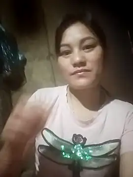 Snapshot of Momo-biki chatting on April 1, 2026, 10:18 pm Momo-biki online show from April 1, 2026, 10:18 pm