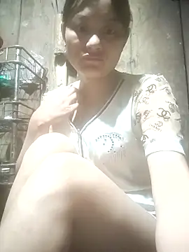 Snapshot of Momo-biki chatting on April 9, 2026, 9:32 pm Momo-biki online show from April 9, 2026, 9:32 pm