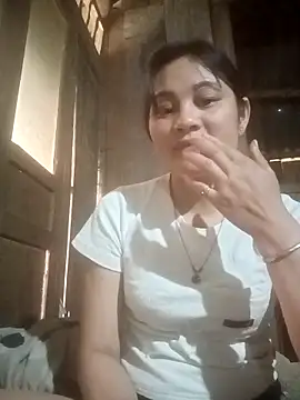 Snapshot of Momo-biki chatting on April 2, 2026, 10:22 am Momo-biki online show from April 2, 2026, 10:22 am