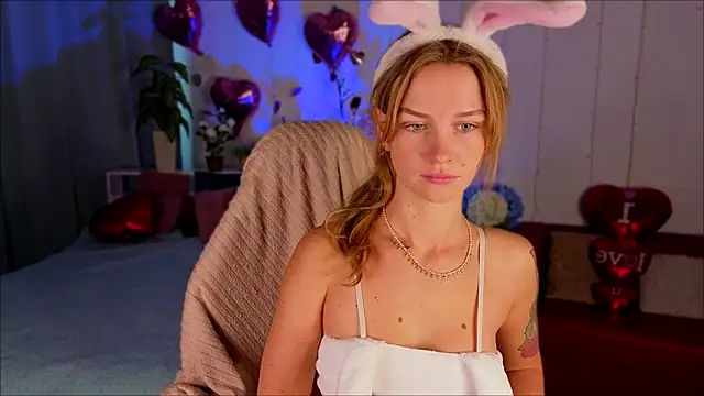 Snapshot of Crystal_Kris chatting on February 15, 2026, 1:21 pm Crystal Kris online show from February 15, 2026, 1:21 pm