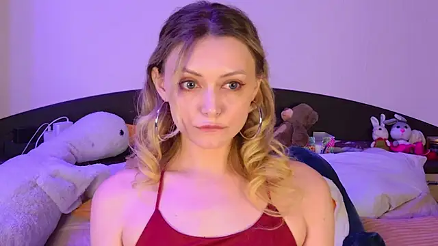 Leecey online show from February 8, 2026, 11:24 pm