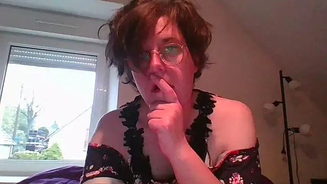 OIseauNoir88 online show from April 12, 2026, 6:27 am