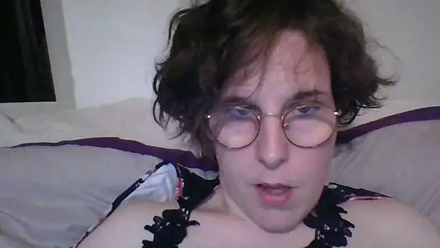 OIseauNoir88 online show from April 22, 2026, 8:04 pm