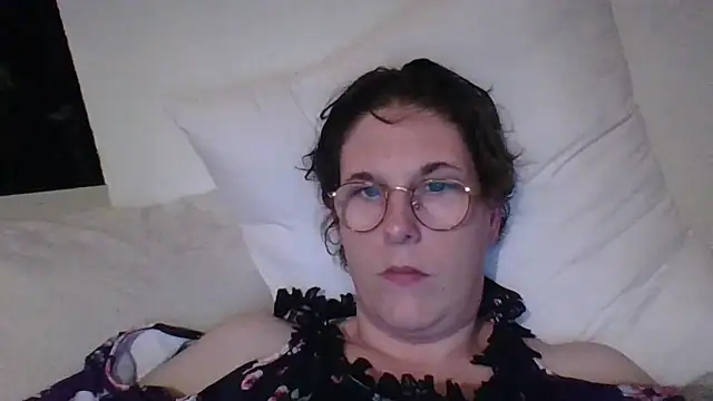 OIseauNoir88 online show from April 21, 2026, 7:53 pm