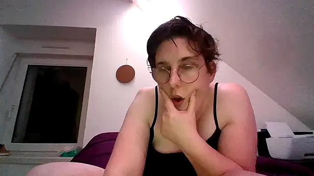 OIseauNoir88 online show from February 2, 2026, 8:19 pm