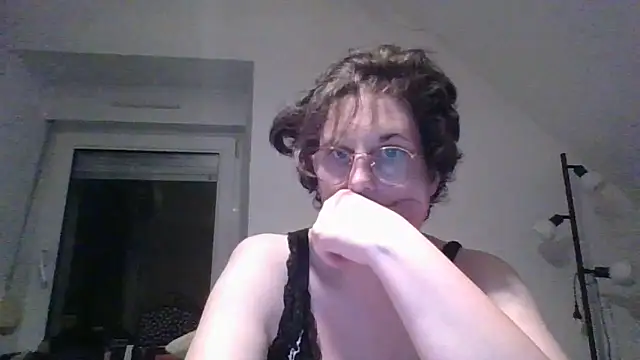 OIseauNoir88 online show from April 20, 2026, 7:15 pm