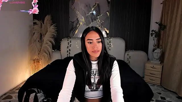 Snapshot of JazminRusso_ chatting on June 8, 2026, 6:47 am JazminRusso online show from June 8, 2026, 6:47 am