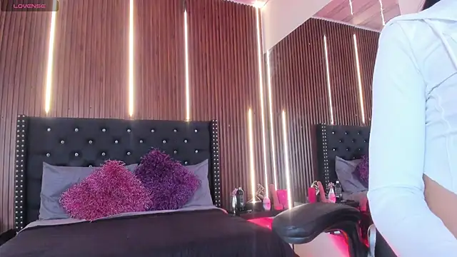 Viannca   online show from March 20, 2026, 4:57 am