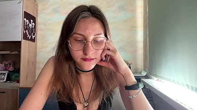 Miaaa Moon online show from May 19, 2026, 11:39 am