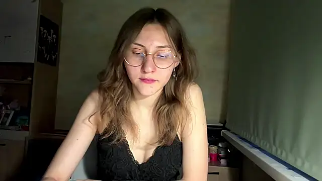 Miaaa Moon online show from June 25, 2026, 5:51 pm
