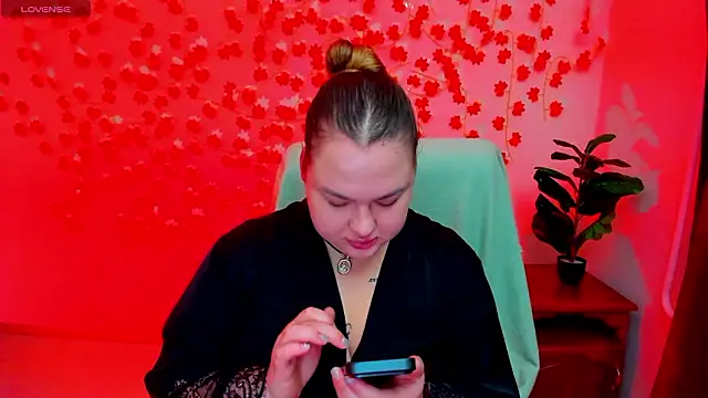 Snapshot of Sofiawetsweet chatting on February 9, 2026, 7:28 am Sofiawetsweet online show from February 9, 2026, 7:28 am