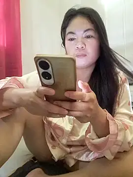 Zyramae 25 online show from March 13, 2026, 4:39 am