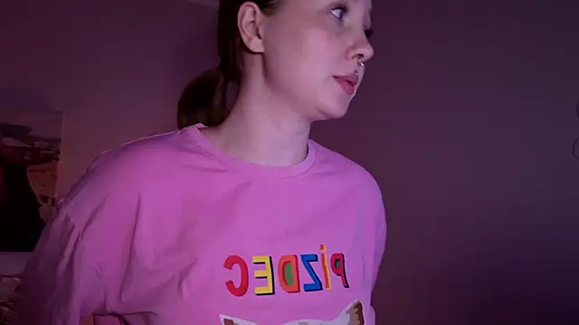 CandiceKingzzz online show from April 17, 2026, 6:00 pm