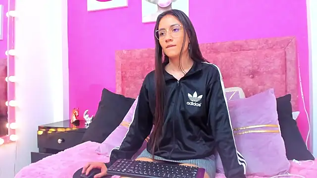 Vaiolletcooper online show from March 6, 2026, 3:40 pm