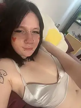 Snapshot of AuraShift chatting on February 14, 2026, 10:15 am AuraShift online show from February 14, 2026, 10:15 am