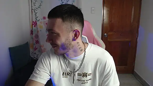 Ariana Esteban07 online show from February 21, 2026, 10:39 am