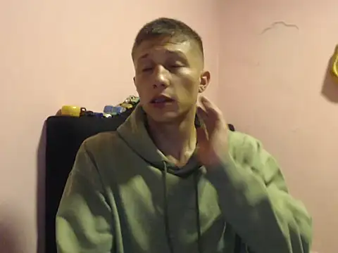 Snapshot of Cronos_Hot_8 chatting on February 24, 2026, 12:28 pm Cronos Hot 8 online show from February 24, 2026, 12:28 pm