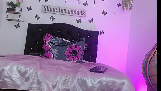 Snapshot of Coral_Villalobos chatting on February 21, 2026, 12:40 pm Coral Villalobos online show from February 21, 2026, 12:40 pm