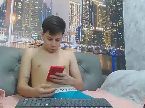 santiago xxxcol online show from April 17, 2026, 11:07 pm