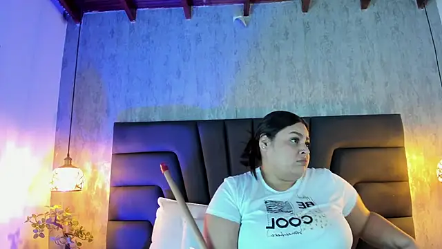 Maya curvy online show from March 8, 2026, 5:05 pm