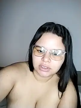 SamanthaStonee online show from April 5, 2026, 5:52 pm