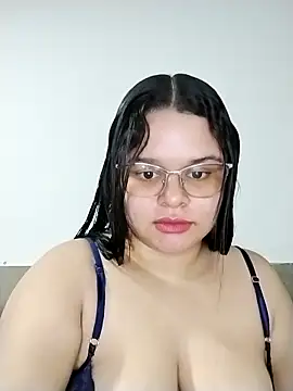 SamanthaStonee online show from June 7, 2026, 8:25 pm