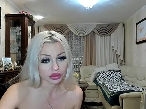 Snapshot of Roxxxy_Royce chatting on April 13, 2026, 12:36 am Roxxxy Royce online show from April 13, 2026, 12:36 am