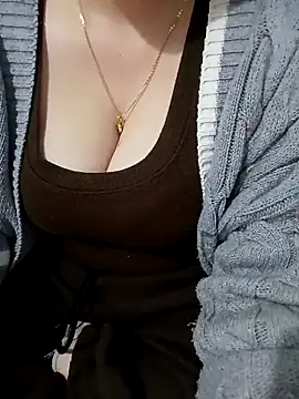 Snapshot of Tulip_ii chatting on February 3, 2026, 9:47 am Tulip ii online show from February 3, 2026, 9:47 am